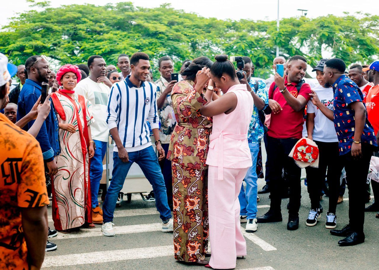 WEMA NELLA RETURNS HOME: A HEARTWELCOMING RECEPTION AT THE AIRPORT